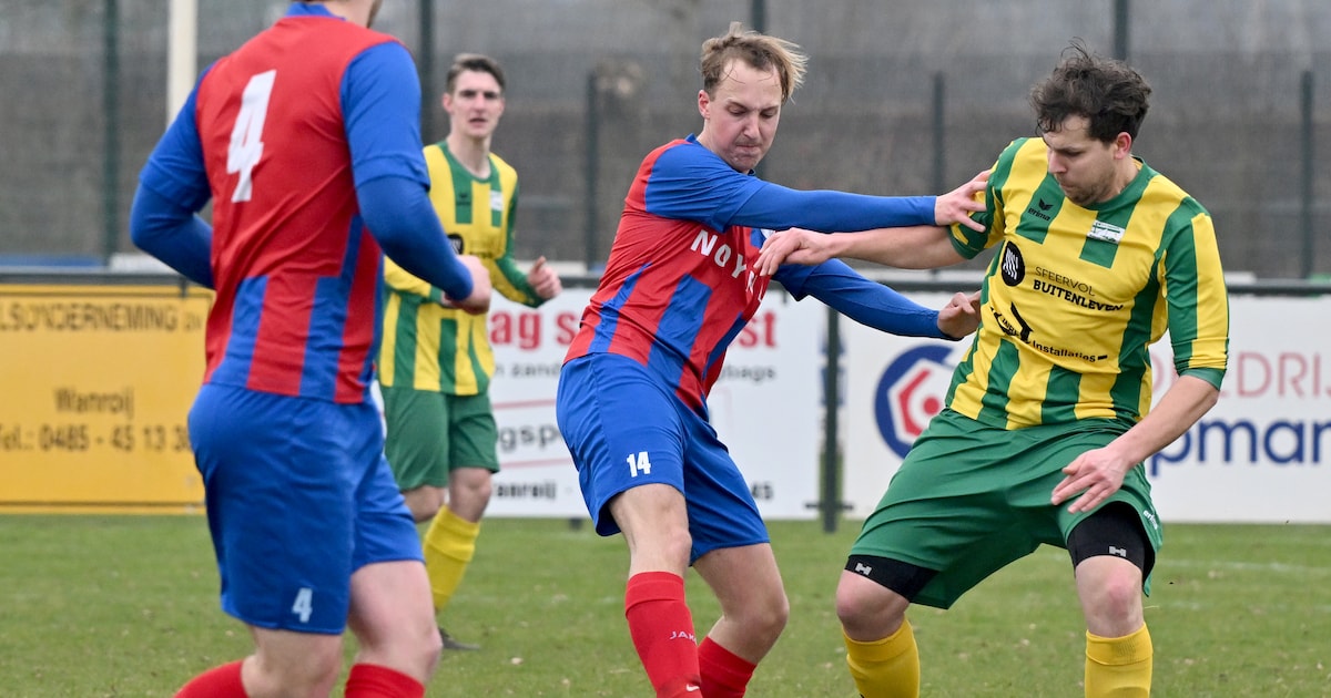 Voetbal Maasland | Biersteker blij met eerste goal voor Volharding, Excellent viert eindelijk feest,