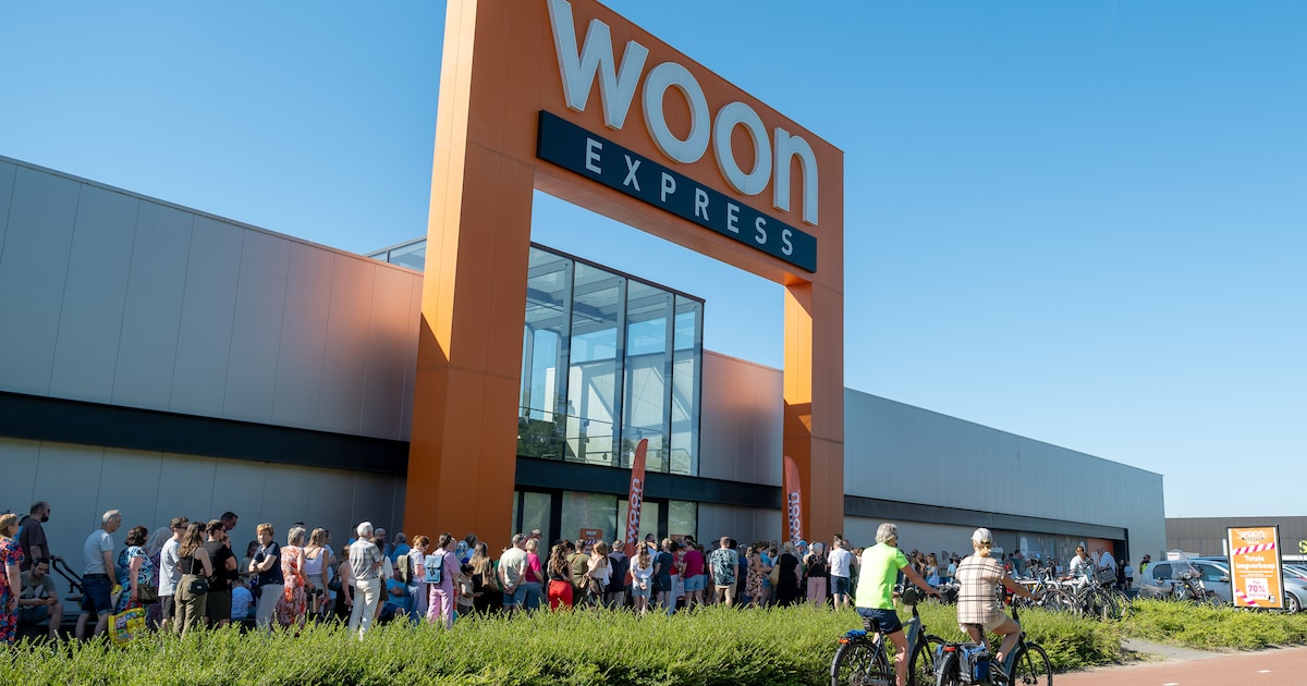Ongekende drukte bij woonwinkel: mensen staan uren in de rij voor ...