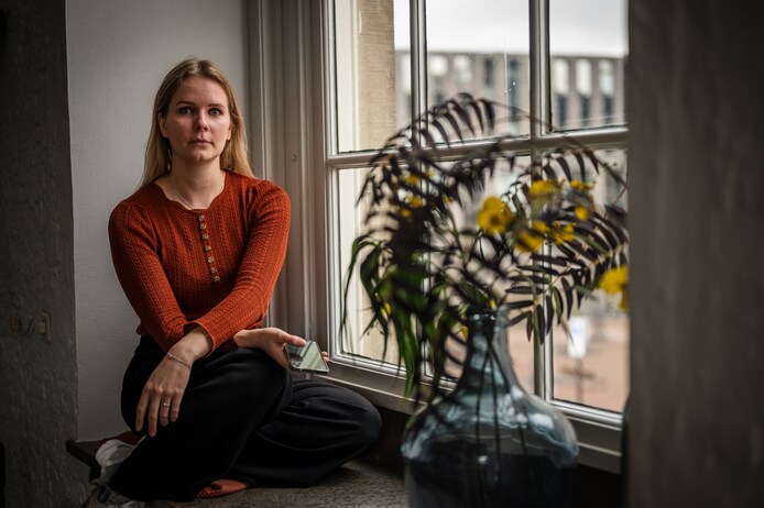 Emma (28) ziet vanwege haar werk de meest grove seksberichten: 'Mag ik ...
