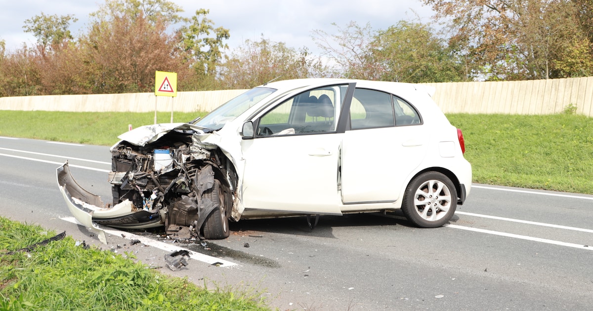 Ernstig ongeluk met twee auto’s en vrachtwagen: gewonde naar het ziekenhuis