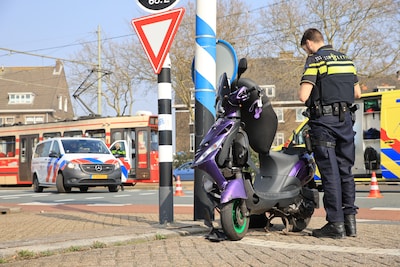Door dure scooterverzekering voor hun kind sjoemelen ouders bij de aanvraag: ‘Bij een ongeval ben je niet gedekt’