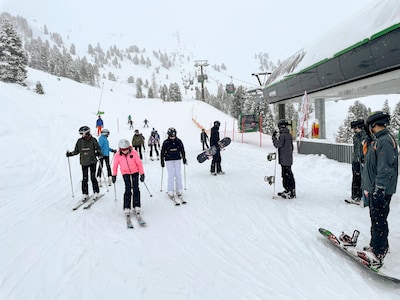 Liever met Nederlandse ski’s naar dure wintersport: ‘Het scheelt soms het dubbele’