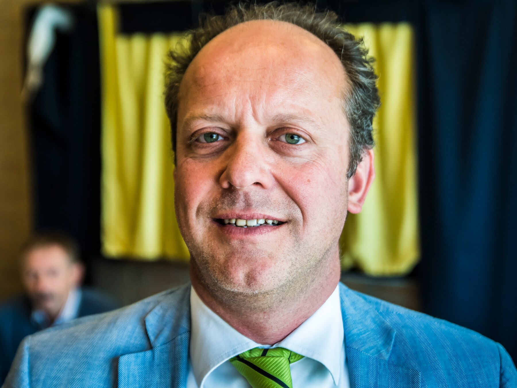 Dit gaat CDA doen met lid die PVV-posters verwijderde