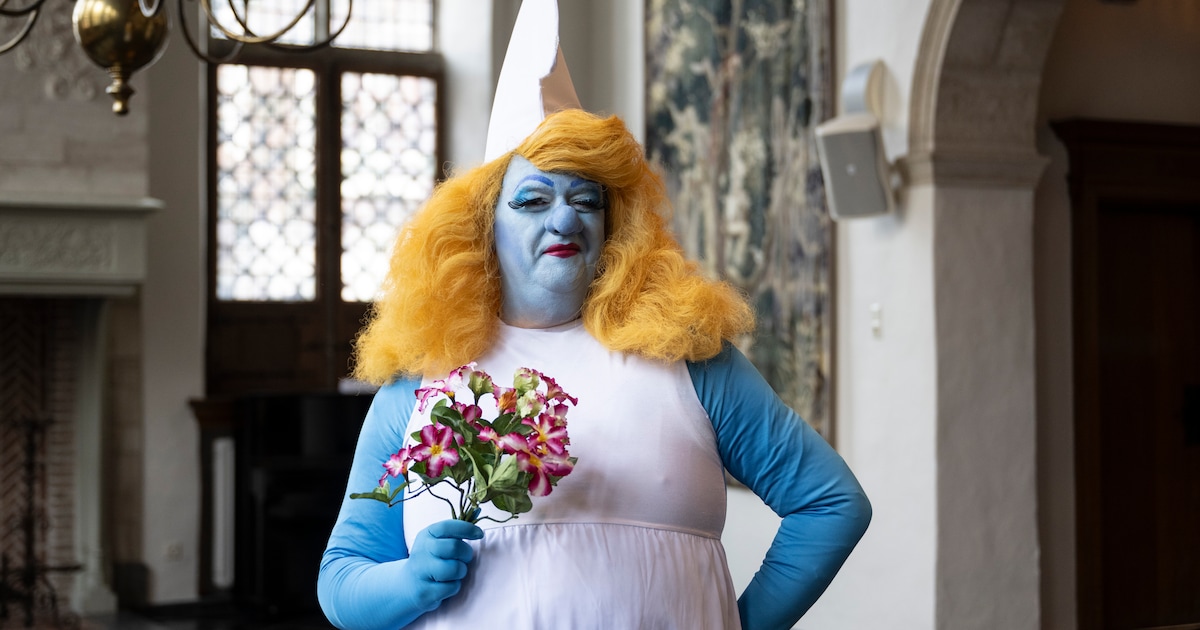 Bruls verrast met outfit als Smurfin en Nijmegenaren reageren massaal: ‘Ge-wel-dig’