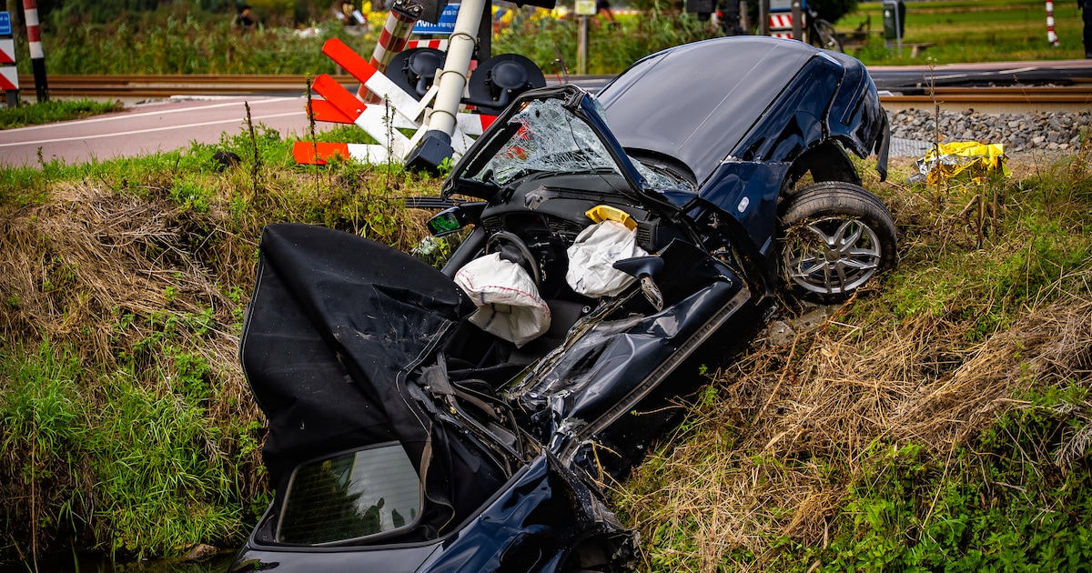 Bestuurder onder invloed bij ernstig ongeval Valburg, treinverkeer rijdt weer normaal