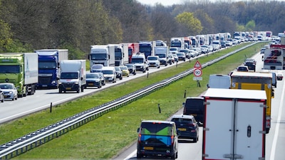 Verkeerschaos rond Arnhem-Nijmegen: uur vertraging op A50