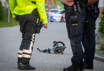 Oekraïense jongen zwaargewond bij botsing met truck, chauffeur (59) aangehouden