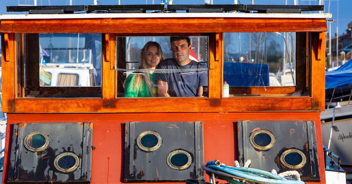 Lex en Rebecca wonen op een historisch schip in Giesbeek: ‘Geeft veel vrijheid’