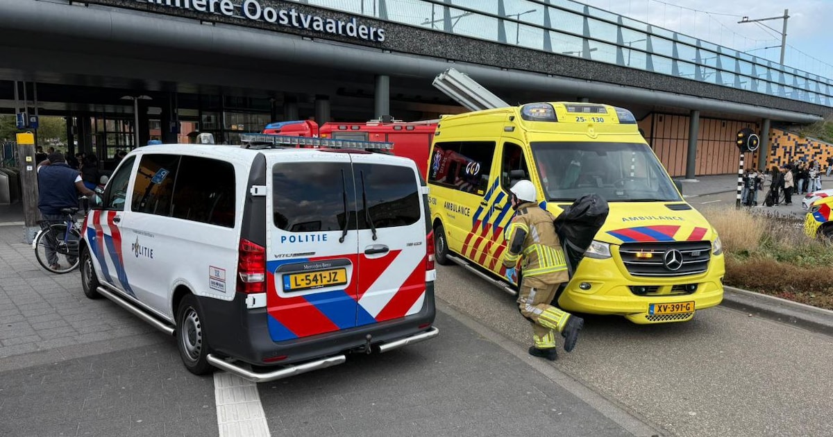 Politie: ‘Stop met delen schokkende beelden van treinongeluk Almere’.