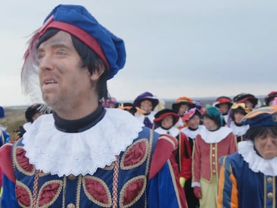 ‘De Hoofdpiet is in Madrid’: Niels van der Laan neemt doodsbedreigingen op de hak in Even tot hier