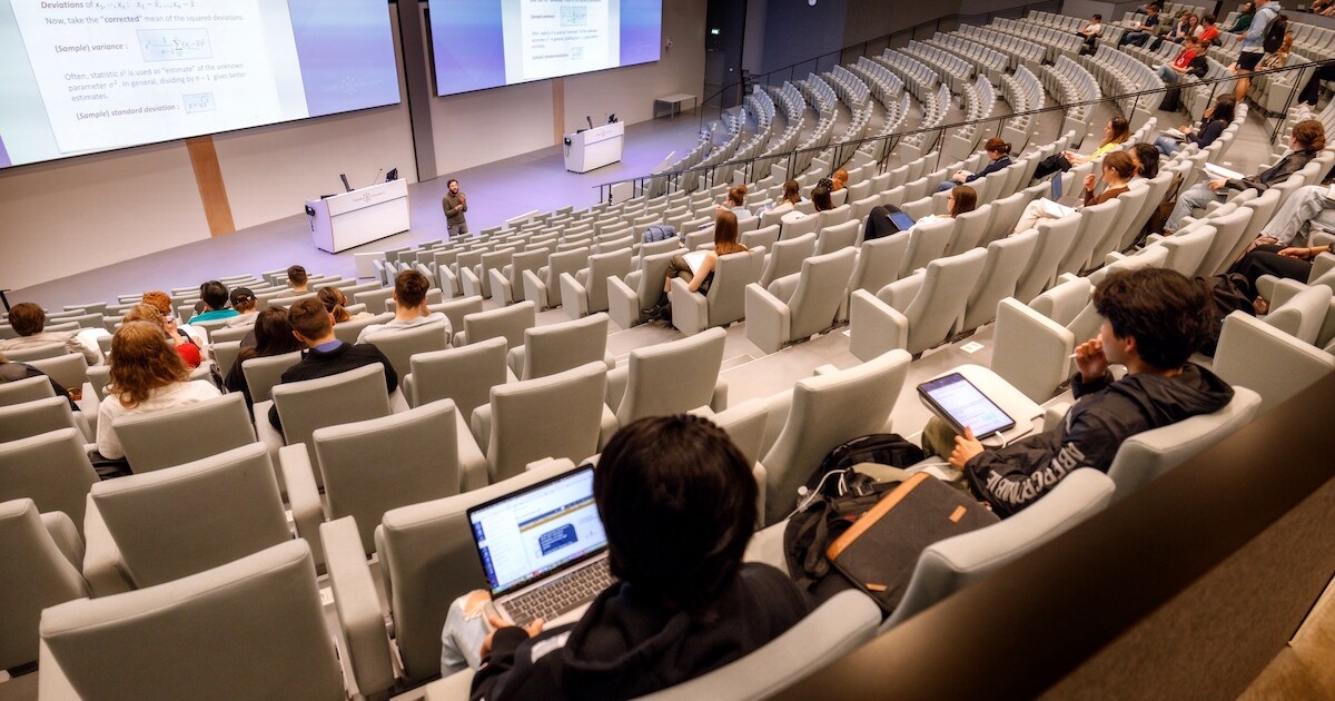 College online terugkijken of toch in de collegezaal volgen? Voor de ...