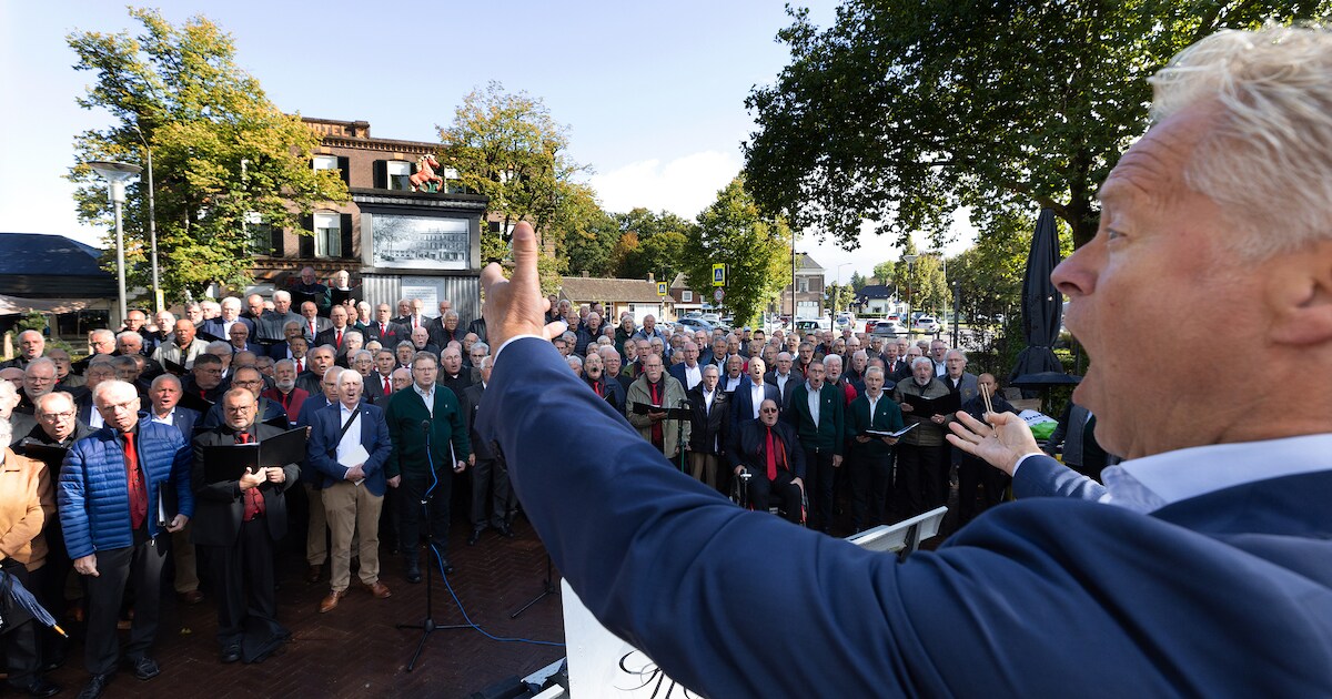 Een flashmob en een concert als ode aan al die noodlijdende mannenkoren: het Gaanderens Mannenkoor h