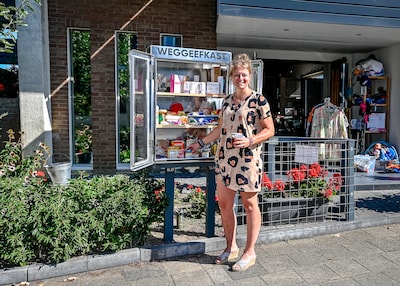 Mariëlle vult haar weggeefkast voor honderd gezinnen, maar nu blijkt ze strafbaar: ‘Het is om te huilen’