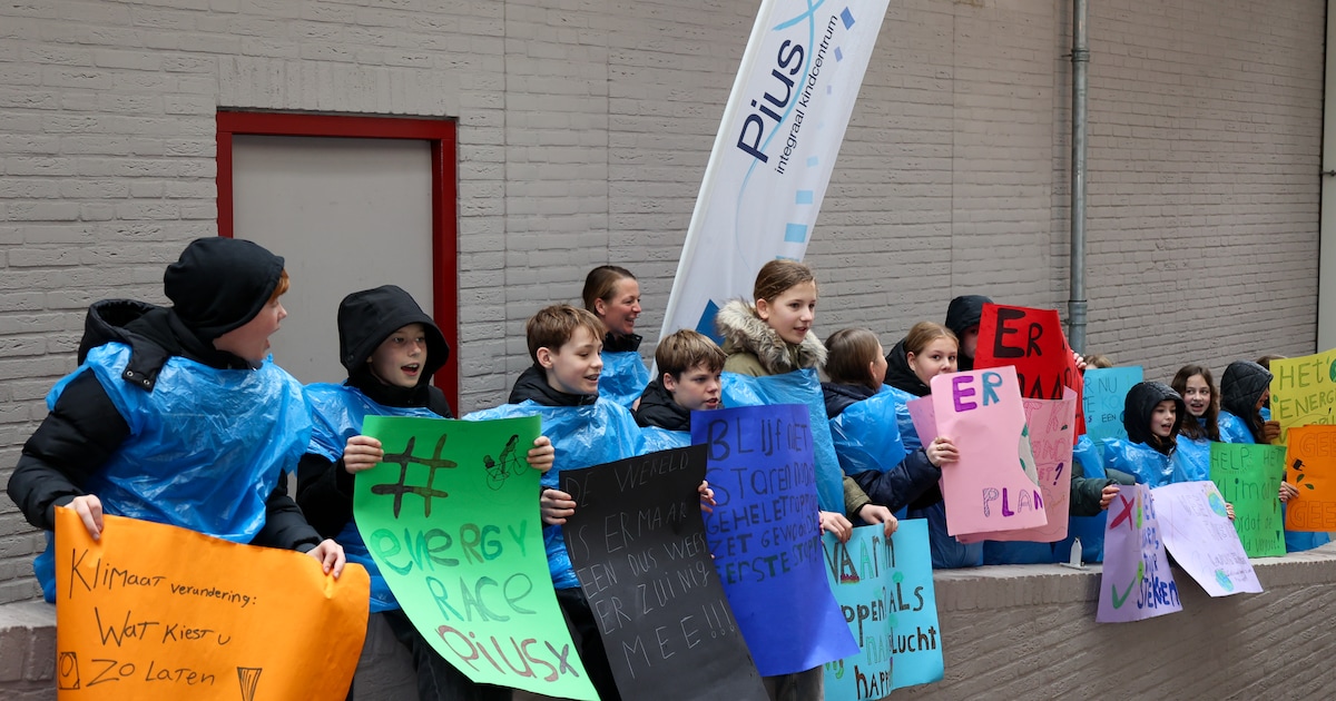Groep 8 Pius X protesteert voor groener Bemmel