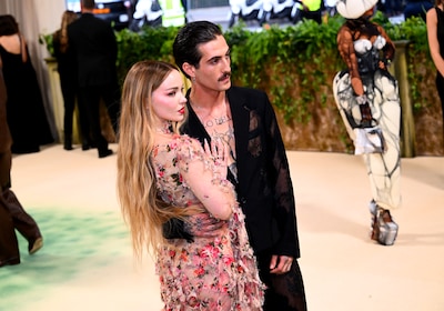 Maneskin-zanger Damiano David verloofd met Dove Cameron