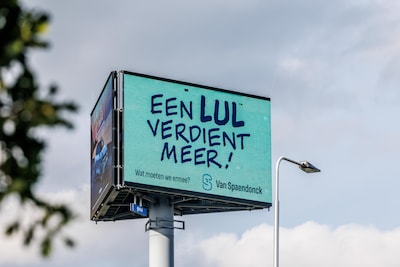 Verbazing over opvallend billboard langs A2: ‘Wat wordt het volgende?’