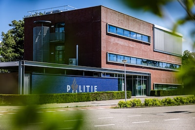 Teamchef van project vol seksueel wangedrag krijgt sanctie, maar mag bij politie blijven
