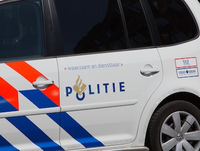 Man (34) uit Sint Hubert aangehouden die met bestelbus politiewagen van de weg reed
