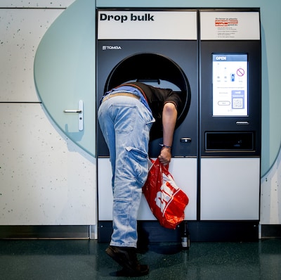 Supermarkten juichen nieuwe innameplicht toe, maar maken zich zorgen om sap- en zuivelflessen