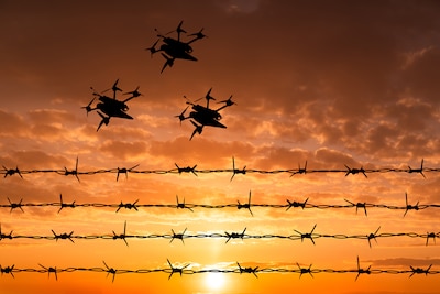 Uit de lucht schieten, vangen met een netje of laten smelten: dit is het antwoord op Russische drones