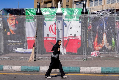 Trumps ultimatum loopt vannacht af, maar Iran verdient tientallen miljoenen per dag aan Straat van Hormuz