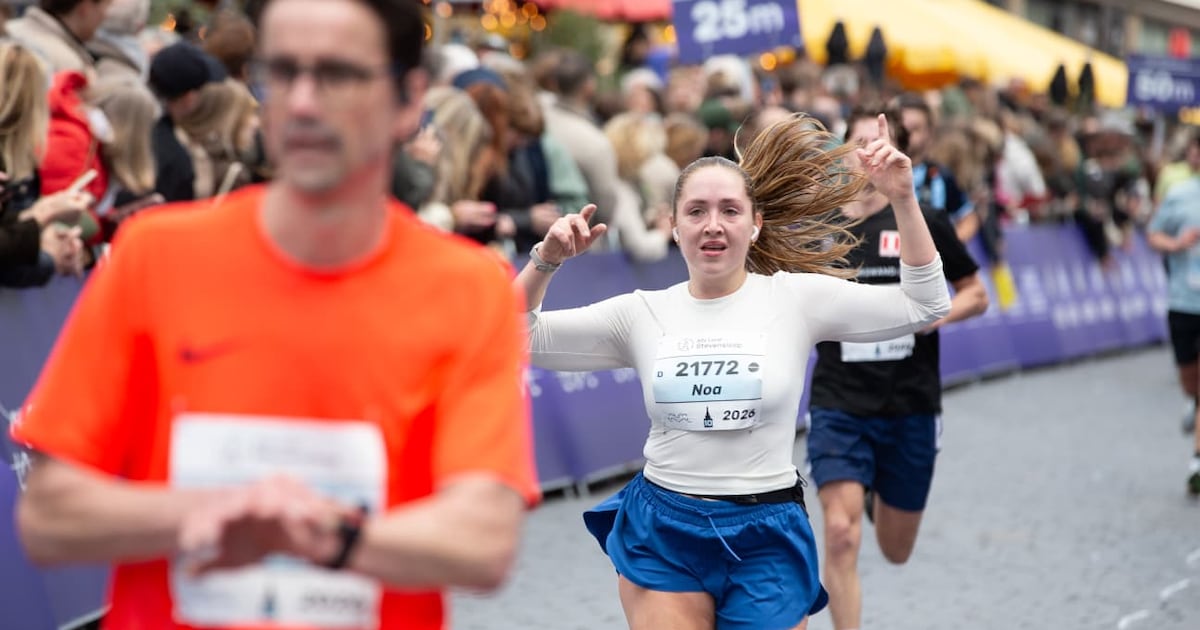 LIVE Stevensloop 2026 | Warm onthaal voor ‘Holle Bolle Hein’ • Ook framerunner is binnen