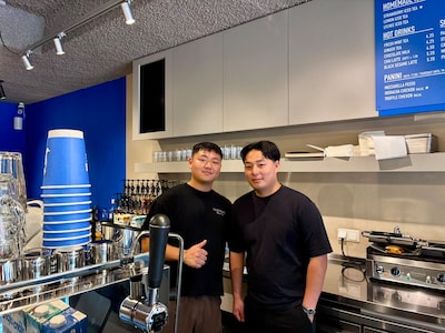 Pengfei en Yuejin openen een matcha- en koffiecafé in de Broerstraat: ‘Met lavendel en watermeloen’