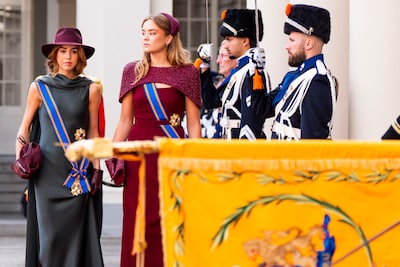 Oranjes kiezen op Prinsjesdag voor herfstkleuren: prinses Alexia verschijnt met opvallende hoed
