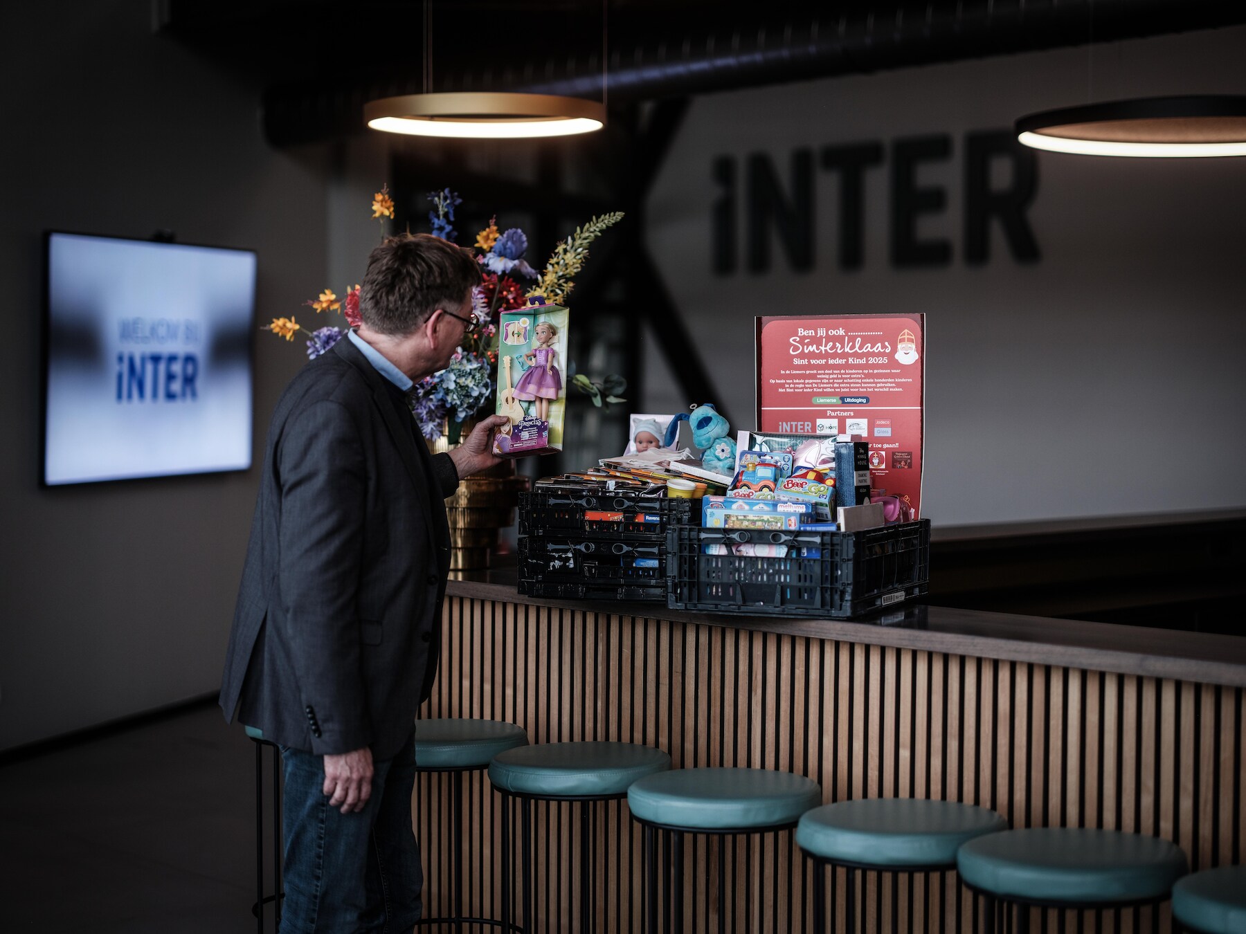 Sinterklaas een kontje geven: Liemerse bedrijven zamelen cadeaus in voor gezinnen met een smalle beurs