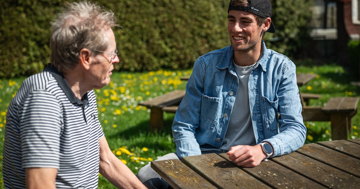 Vorig jaar in de kreukels langs het parcours. Nu wil atleet Thomas (27) kinderen aan het rennen krij