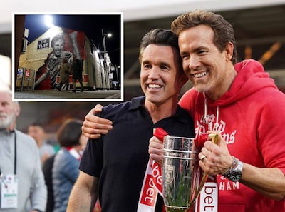 ‘Toekomst van de club beschermen’: Wrexham-eigenaren kopen bekende pub naast stadion