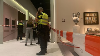 Na vier jaar nog spoorloos: vijf verdachten miljoenenroof op Tefaf-kunstbeurs internationaal gezocht