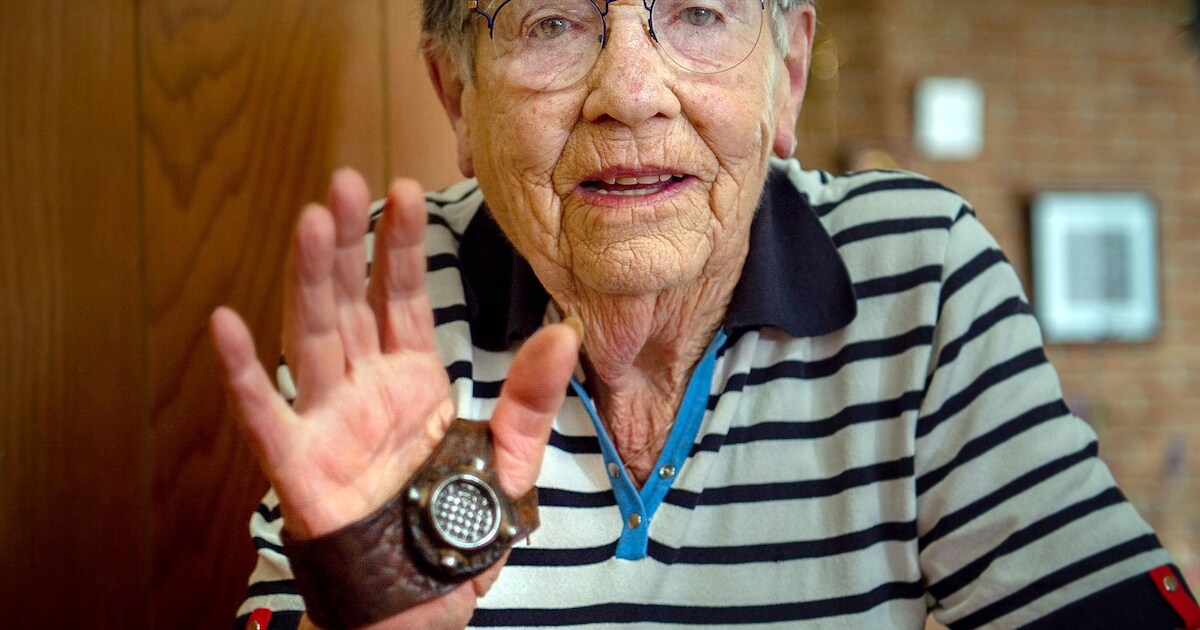 Mientje (87) is trots op de handpalm van haar vader: ‘Het is me erg dierbaar’