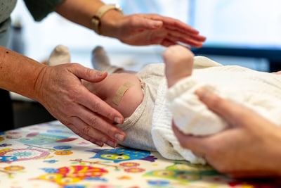 Veel minder baby’s op de ic met RS-virus na invoering van nieuwe prik: ‘Hoopvolle cijfers’