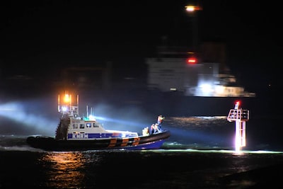 Twee vastzittende fotografen op een boei schreeuwen om hulp in Vlissingen