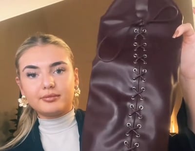 Als Quincy haar nieuwe laarzen bekijkt, heeft ze al snel door: dit komt eigenlijk van Shein