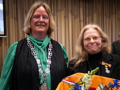 Veronica Canoy krijgt koninklijke onderscheiding in Beuningen