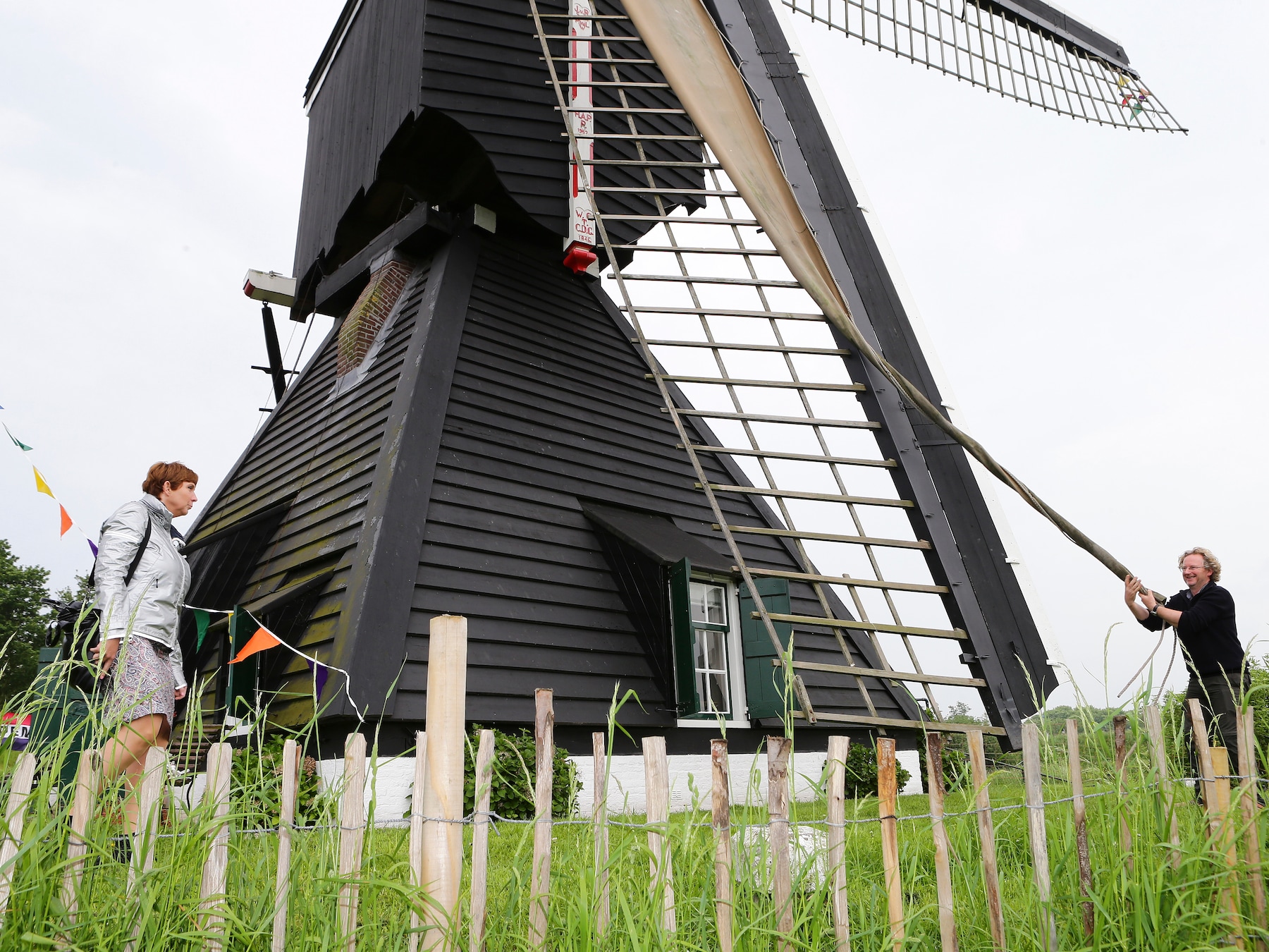 Gift van 4500 euro voor molen Ter Leede (bedoeld voor nieuwe zeilen op de wieken)