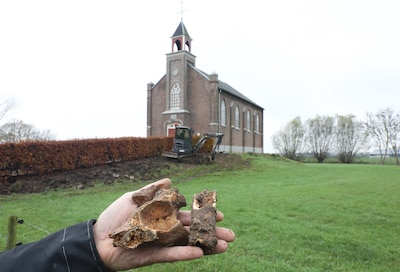Archeologische verrassing bij kerkje Homoet: botresten gevonden