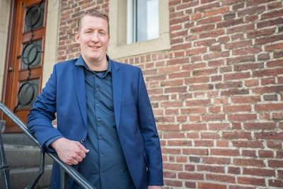 Nieuwe wethouder blijft nog even bij bedrijf dat in zelfde gemeente huizen bouwt, VVD: ‘Verkeerde ke