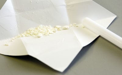 Therapeut dealde drugs in verslavingskliniek, zegt OM: ‘Ik heb twee gram achter een speculaaspop in je postvakje gelegd’