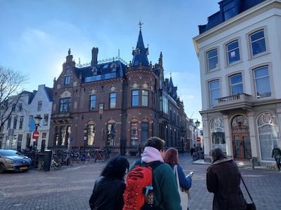 Dit is het verhaal van het paleisachtige gebouw achter de Dom