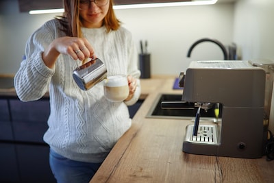 Deze twee pistonmachines komen allebei goed uit de test, maar hebben een prijsverschil van 1100 euro