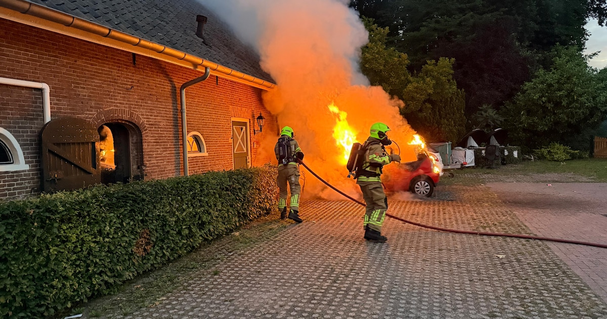 Autobrand op Vlieterweg in Scherpenzeel