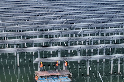 China installeert dubbel zoveel zonne-energiecapaciteit als de rest van wereld samen