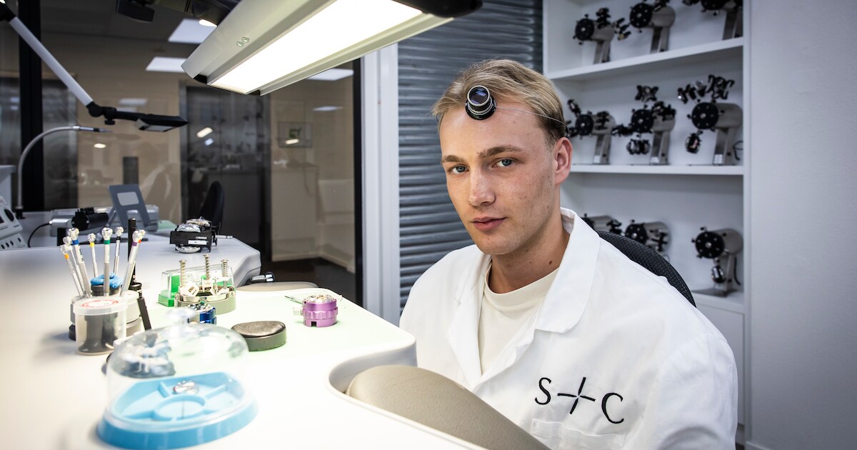 Tim (22) repareert de mooiste Rolex-horloges (en is bezig met een eigen ...