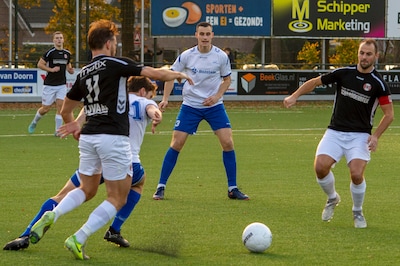 Timo Kozjak wint met SDV Barneveld van oud- teamgenoten: ‘Eerste keer dat ik tegen bekenden speel’