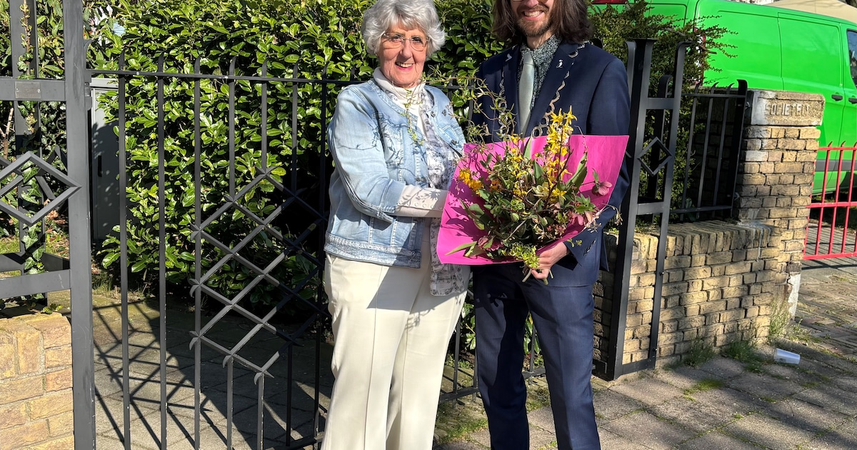 Wageningen reikt erezilver uit aan Andrea Broesder
