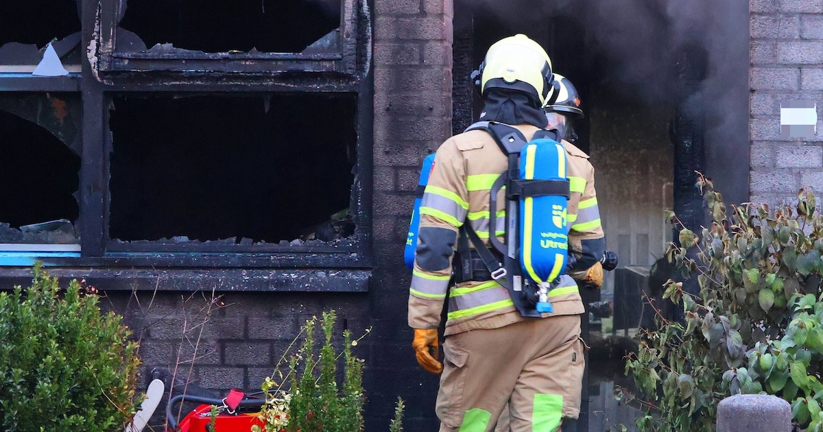 Uitslaande brand na explosie bij woning aan de Soerendonk in Amersfoort, daders gevlucht op fatbike