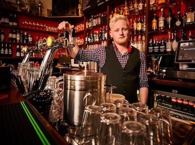 Geheel onverwacht stapte Toon (24) uit het leven, nu delen ouders hun verhaal: ‘Hij vertelde niet alles’